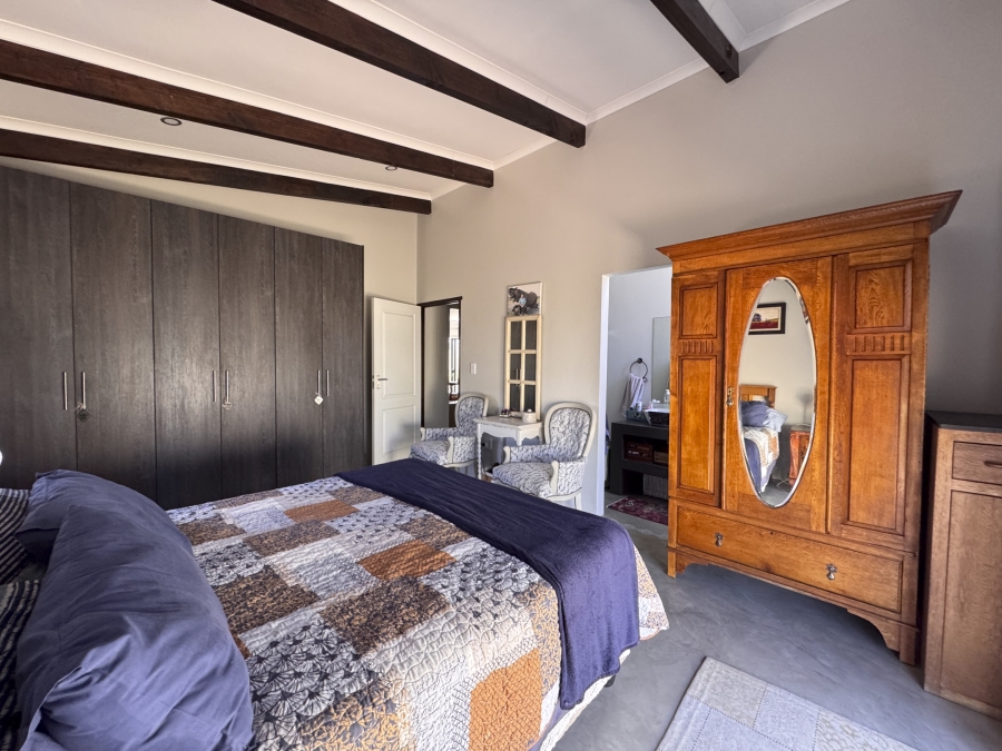 6 Bedroom Property for Sale in Sunset Estate Western Cape